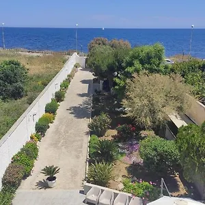 Seagull - Front And Sea View & Airport Apartament